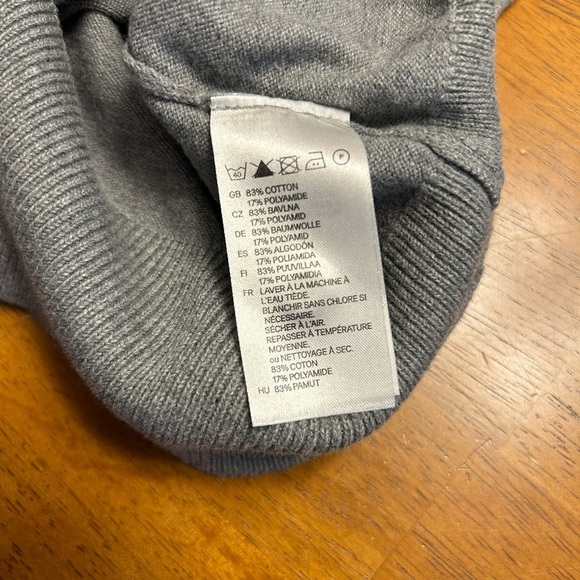 Women’s thin vneck gray sweater from H & M size medium. - Picture 6 of 6